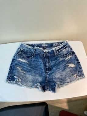 Sz 19/34 Vintage Reunion Rewash High-Rise Distressed Denim Shorts